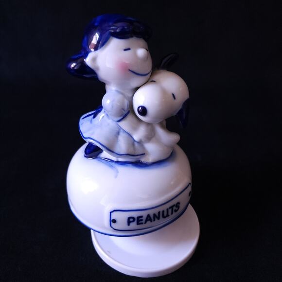 Vintage Rare Snoopy and Lucy Peanuts Ceramic Music Box Figurine Japan Works - Picture 1 of 8